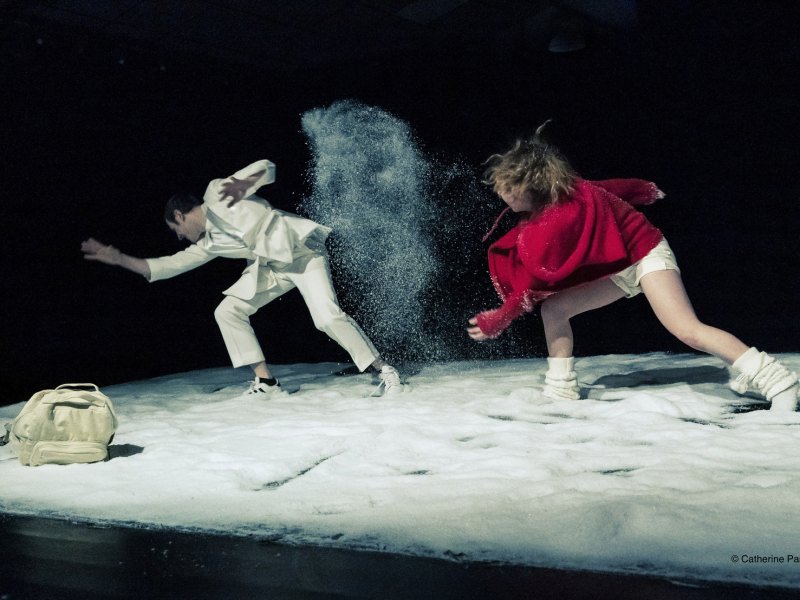 Le petit chaperon de laine rouge